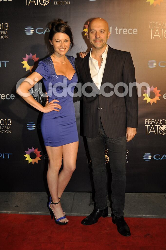 Sofía "Jujuy" Jiménez y el Pelado López, enamorados en la red carpet (Foto: Jennifer Rubio). 