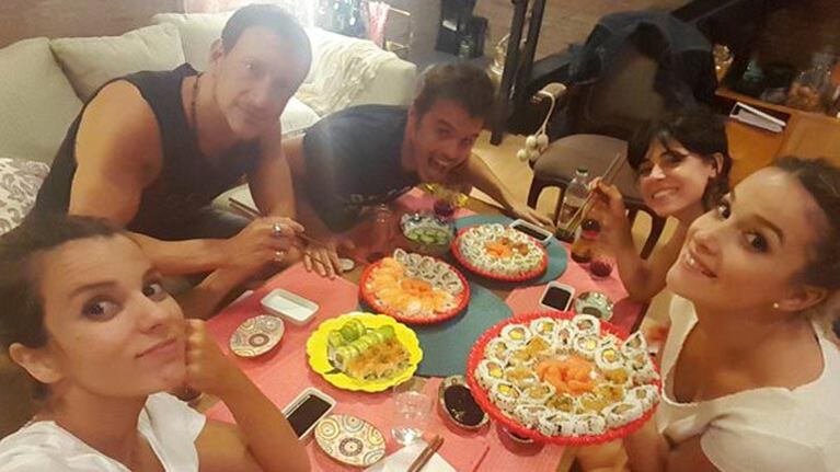 Sofía Pachano les preparó sushi a Nicolás Vázquez, Gimena Accardi y Benjamín Rojas: "Sos una capa"