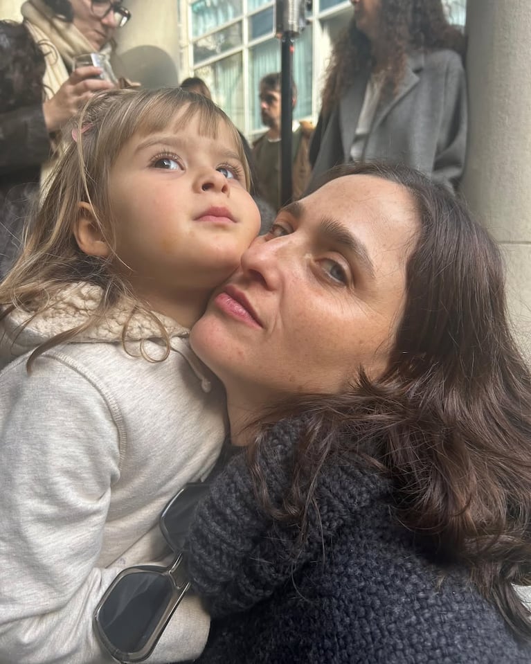 Sofía Vitola y Miel. Foto: Instagram @mik3amigorena_