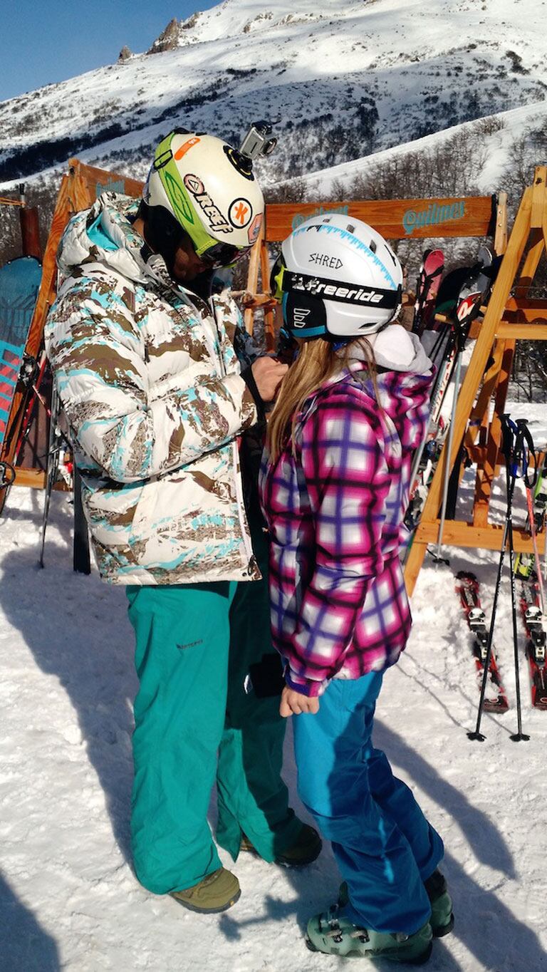 Sofía Zámolo y Joe Uriburu, enamorados en Bariloche (Fotos: Prensa). 