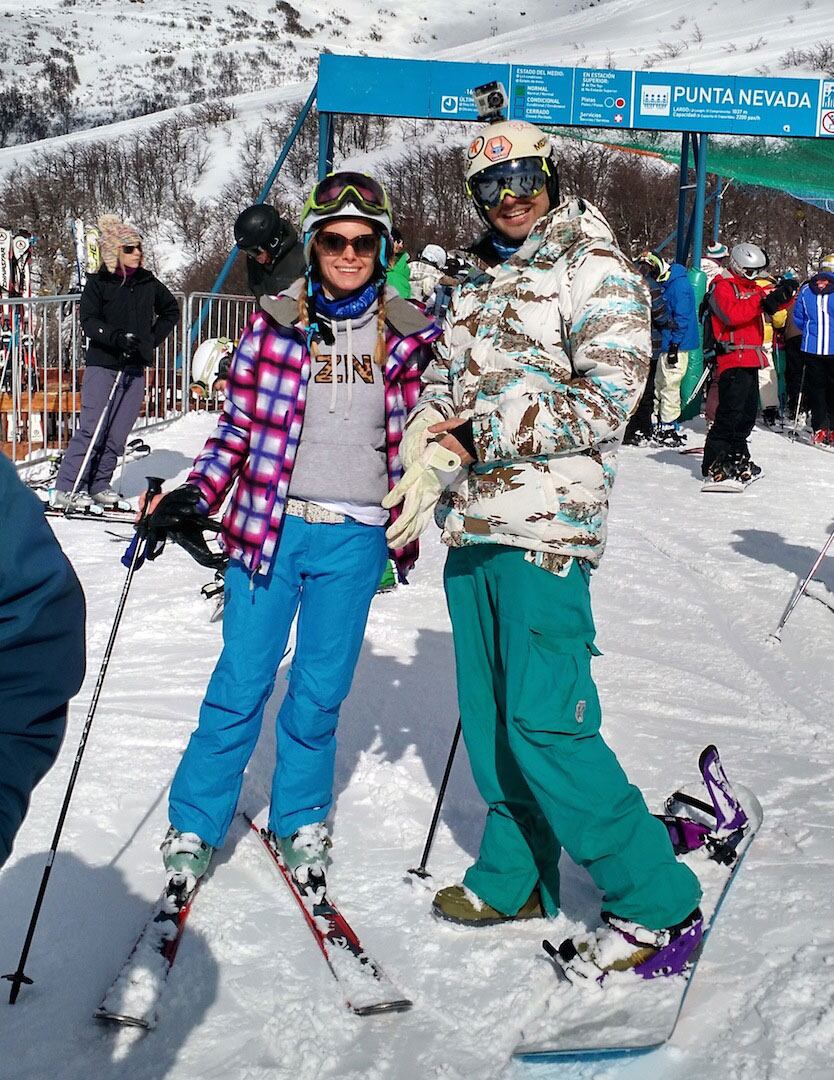Sofía Zámolo y Joe Uriburu, enamorados en Bariloche (Fotos: Prensa). 