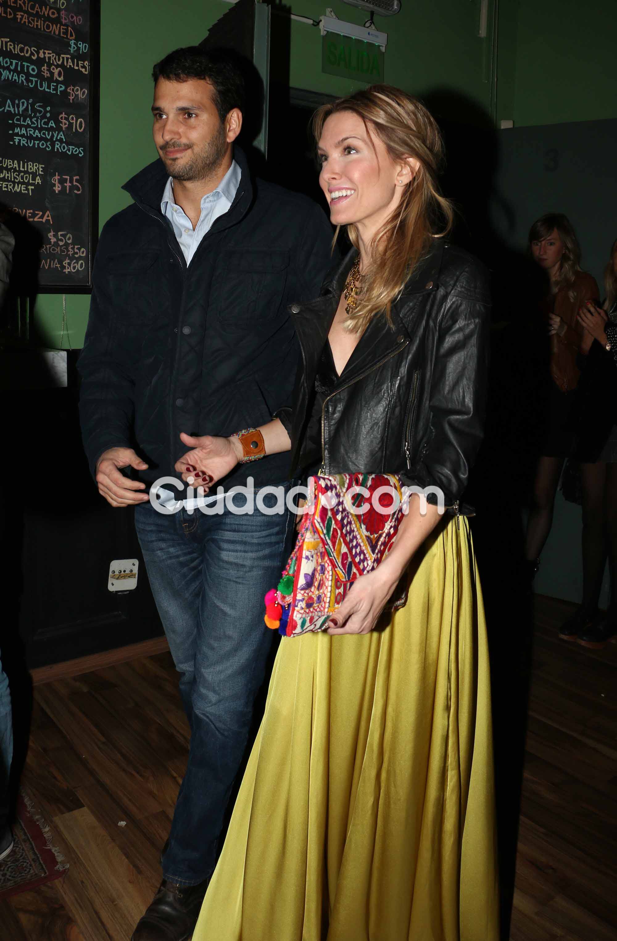 Sofía Zámolo y su novio Joe Uriburu. (Foto: Movilpress-Ciudad.com)