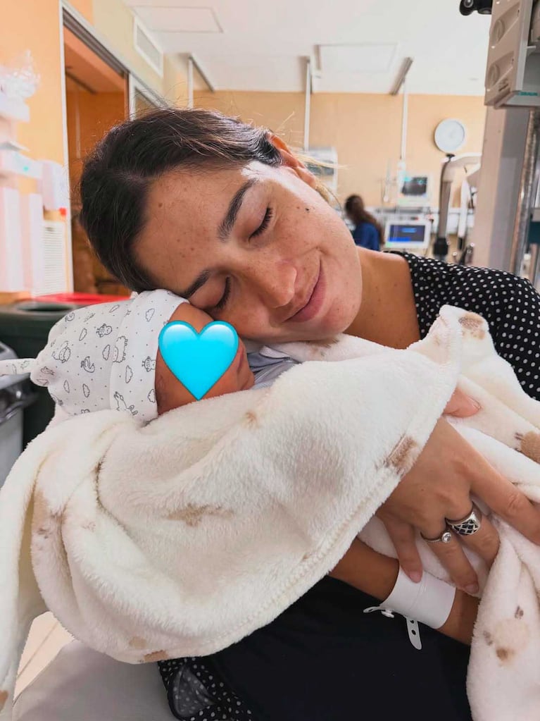 Sol Nobile y su hijo Piero (Foto: Instagra @flavioazzaro)