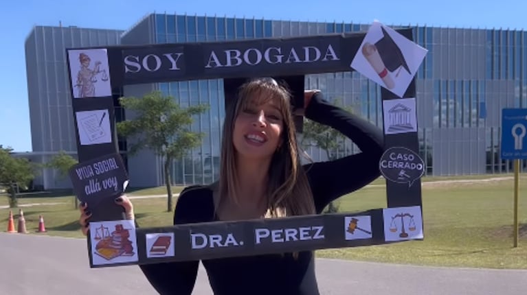 Sol Pérez se recibió de abogada. 