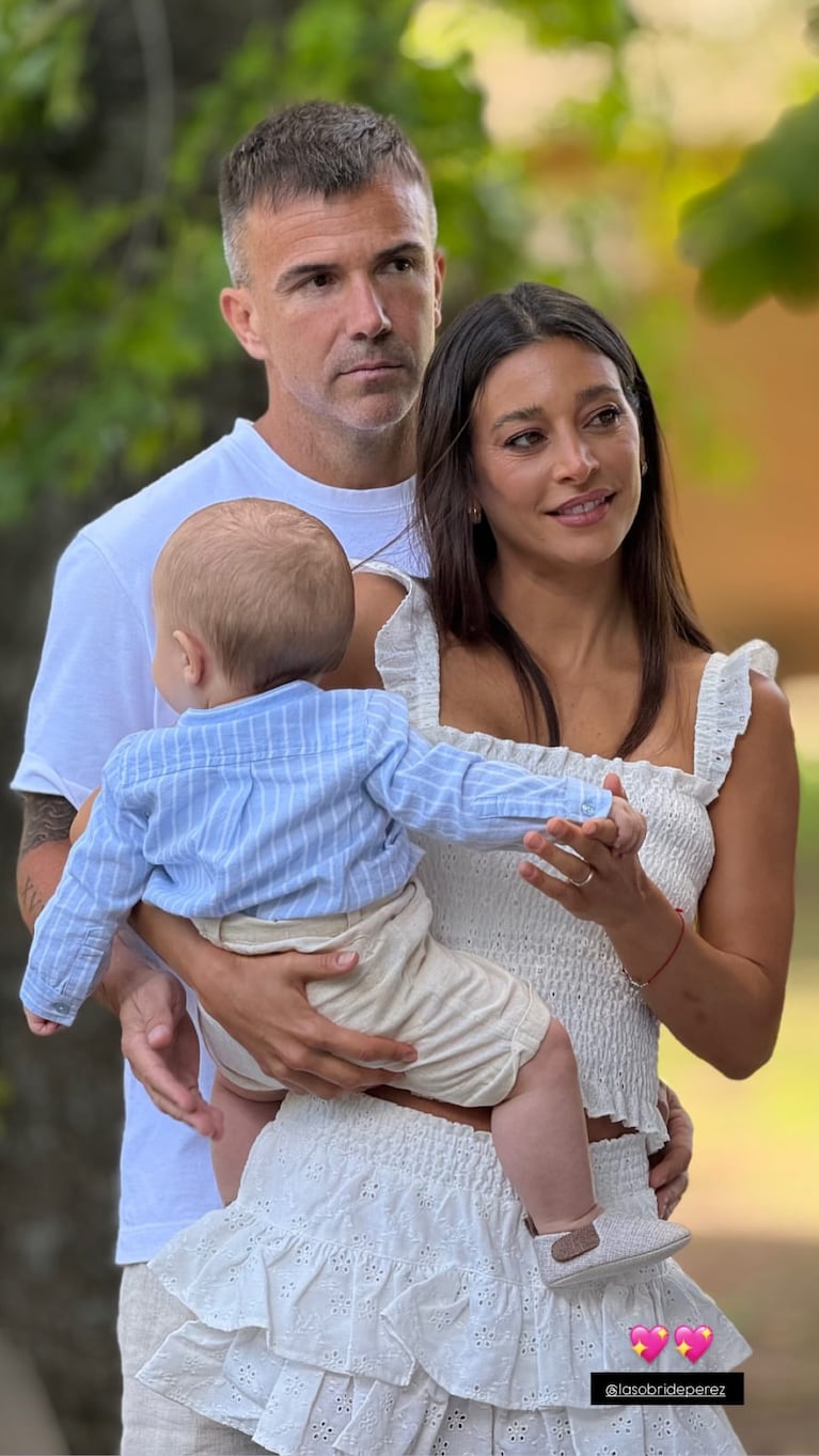 Sol Pérez y Guido Mazzoni festejaron el bautismo de Marco, su hijo. (Foto: @lasobrideperez)