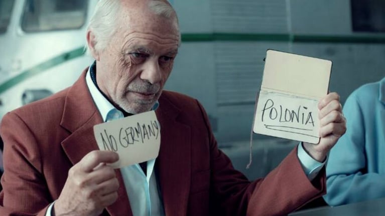 Solá es Abraham Bursztein, un sastre judío de 88 años que vive en Buenos Aires.
