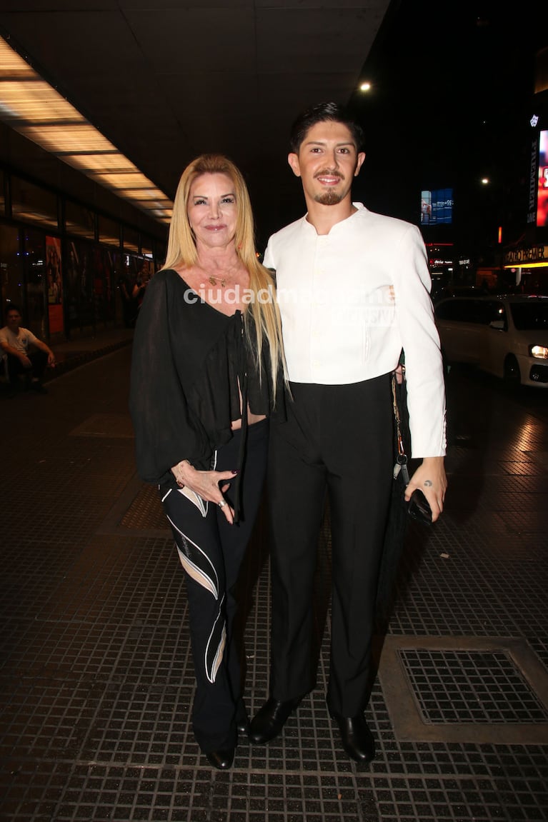Soledad Aquino y el bailarín Juan Amador en el espectáculo Sangre Gitana en el Teatro Picadilly (Foto: Movilpress).