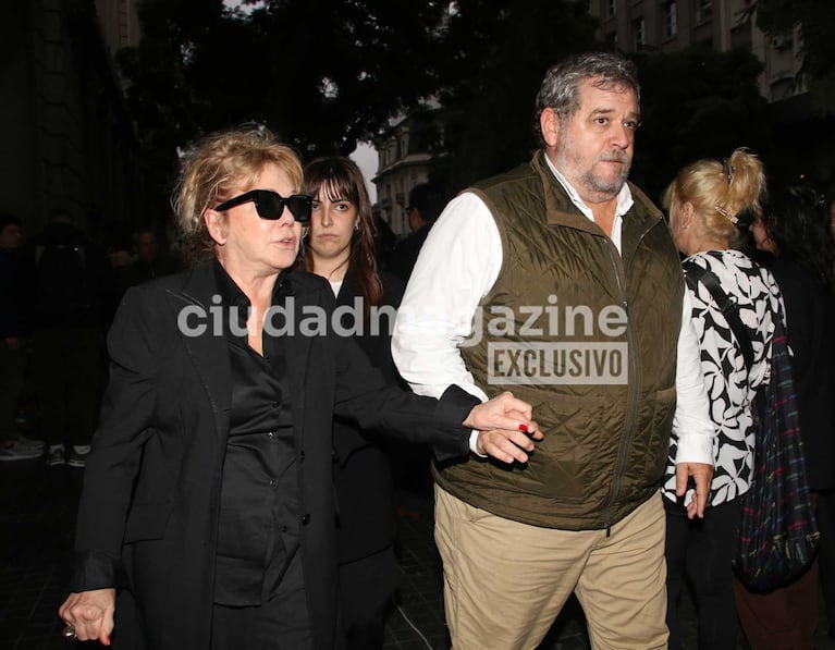 Soledad Silveyra con su hijo Baltazar en la despedida de Luis Brandoni (Foto: Movilpress)