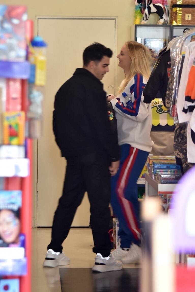 Sophie Turner y Joe Jonas compraron ropa de bebé y los rumores crecen: ¿están en la dulce espera?