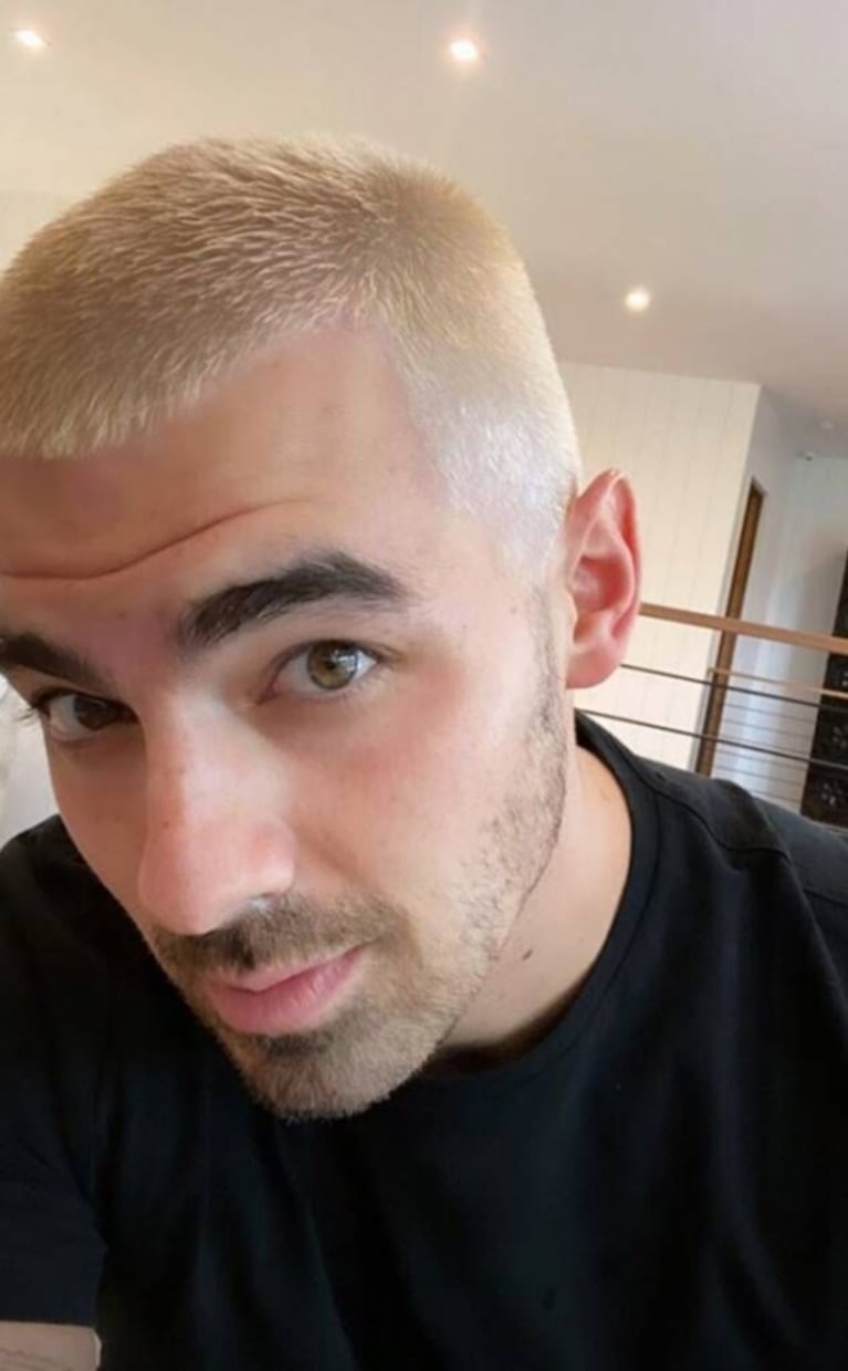 ¡Sorprendente cambio de look! Joe Jonas se rapó y se tiñó el poco cabello que le queda ¡de platinado!