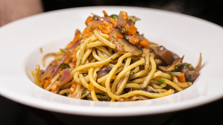 Spaghetti con sofrito de hongos por Mauro Lacagnina: la receta  más profesional 