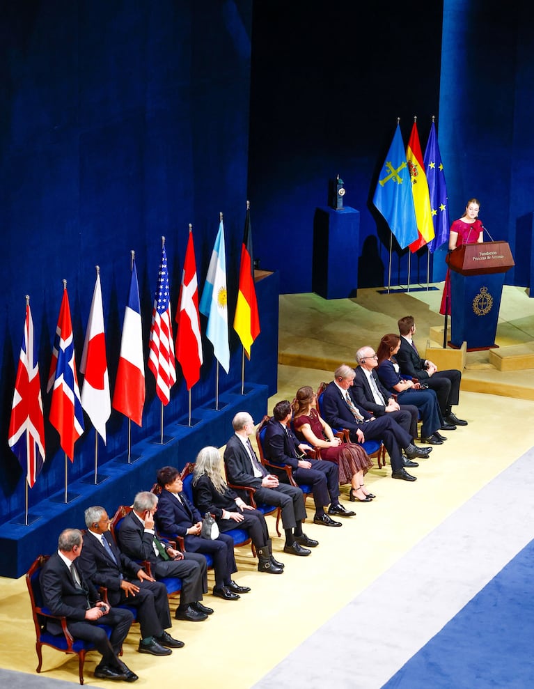Spain's Princess Leonor speaks next to Princess of Asturias Award winners, musician Patti Smith for the Arts, Kenichi Yoda of Studio Ghibli for Communication and Humanities, David Klenerman, Shankar Balasubramanian, and Pascal Mayer for Technical and Scientific Research, Lene Krol Andersen, Nils Kristen Sandtrøen and Stefan Schmitz of Svalbard Global Seed Vault for International Cooperation, Timothy Garton Ash for Social Sciences, soccer player Leo Messi for Sports, author Julian Barnes for Literature, and astronaut Christina Koch for Concord, at the Princess of Asturias Awards ceremony in Oviedo, October 23, 2026. REUTERS/Vincent West