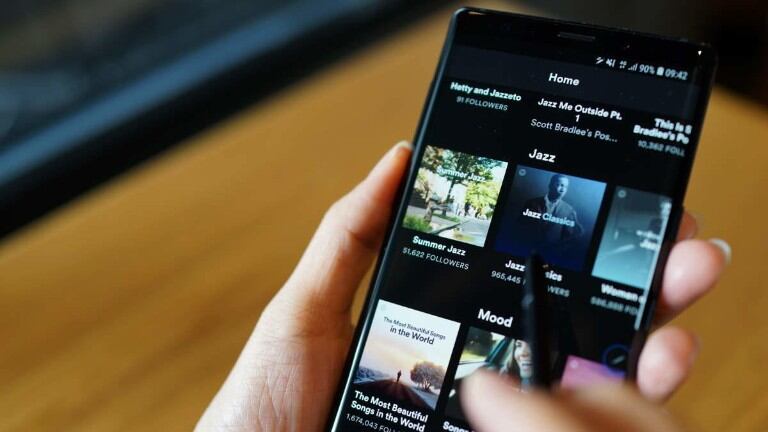 Spotify prueba su versión de las ´stories´ con videos efímeros de artistas. Foto: EP.