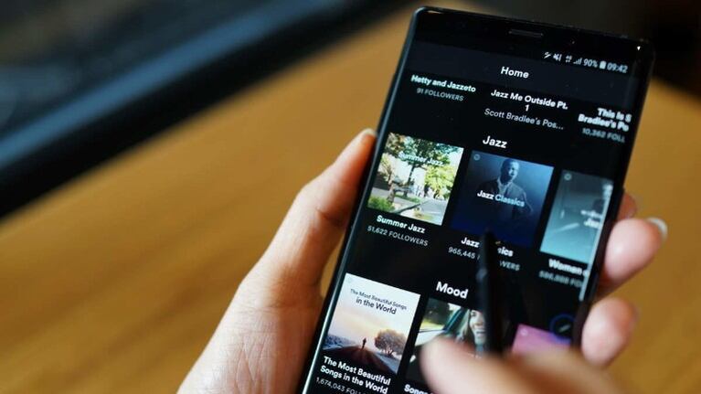 Spotify prueba su versión de las ´stories´ con videos efímeros de artistas. Foto: EP.
