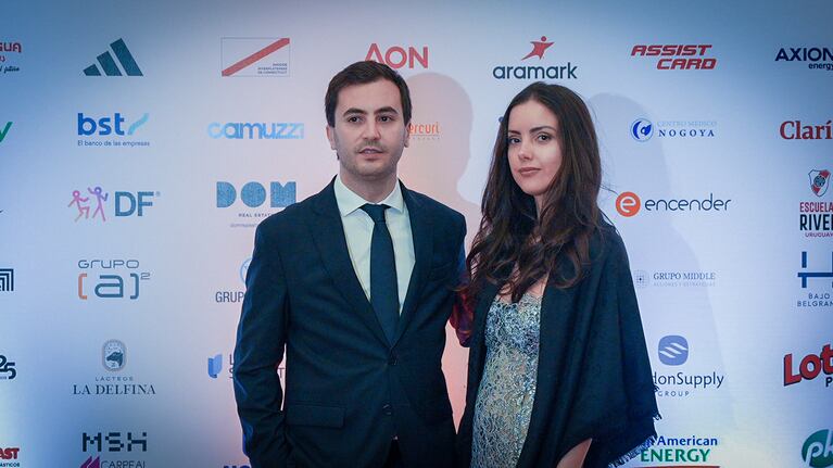 Stefano Di Carlo, Secretario de River, junto a su pareja Victoria Echavarrieta en la Cena Solidaria de la Fundación River. (Foto: Nicolás González - TN)