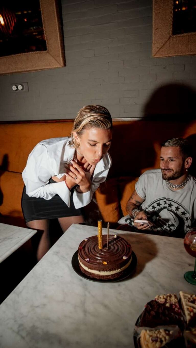 Stefi Roitman celebró su cumpleaños con Ricky Montaner, a puros mimos y en familia