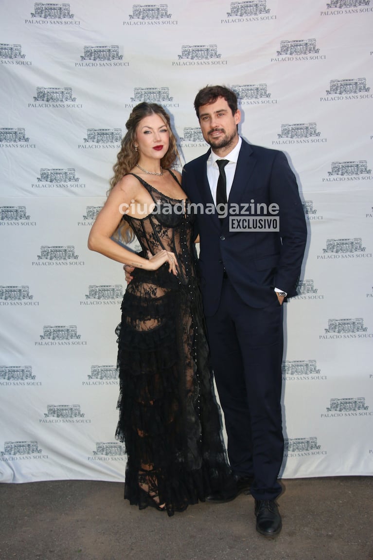 Stephanie Demner y Guido Pella  en la boda de Cande Ruggeri y Nico Maccari (Fotos: Movilpress).