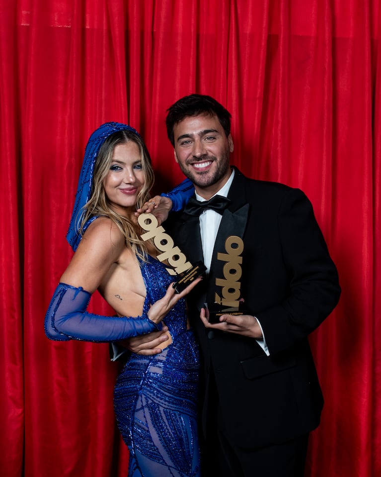 Stephanie Demner y Lizardo Ponce con sus premios. (Foto: IDK / Mauifumagalli / Nec)