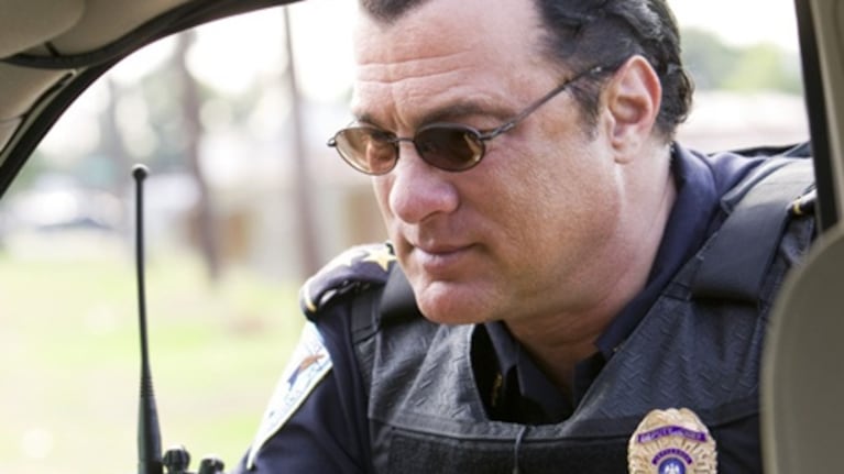 Steven Seagal tiene una amplia experiencia como policía
