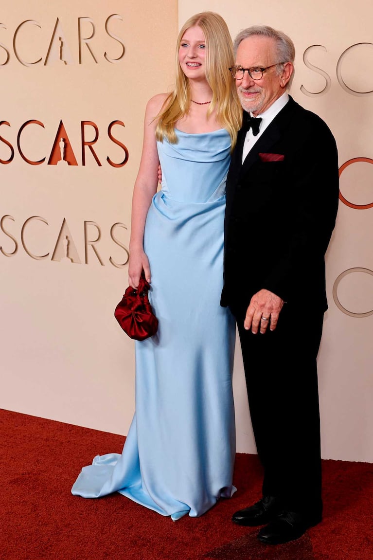 Steven Spielberg e invitada (Foto: REUTERS/Daniel Cole)