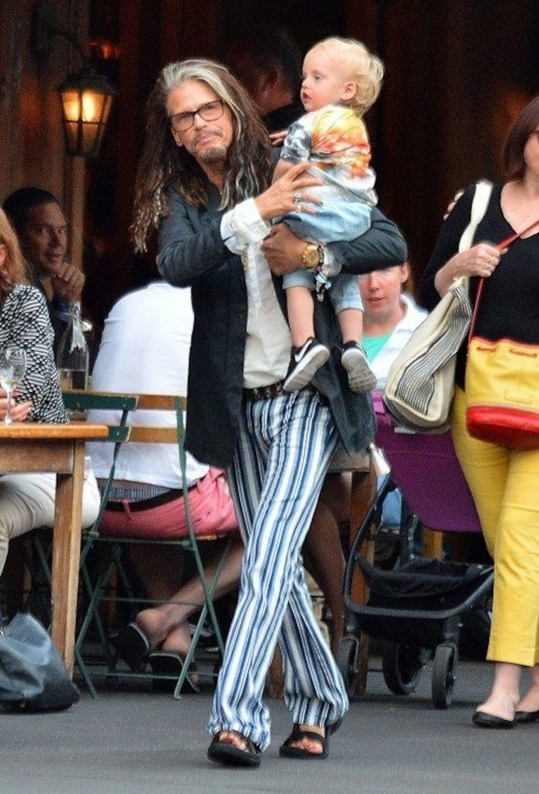 Steven Tyler está orgulloso de ser el “Papá Stevie”