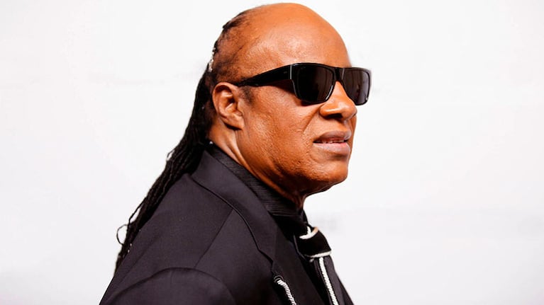 Stevie Wonder vuelve al ruedo con dos nuevas canciones tras recibir un trasplante de riñón 