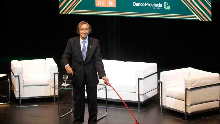 Su fiel amigo Angueto fue el invitado sorpresa más aplaudido.