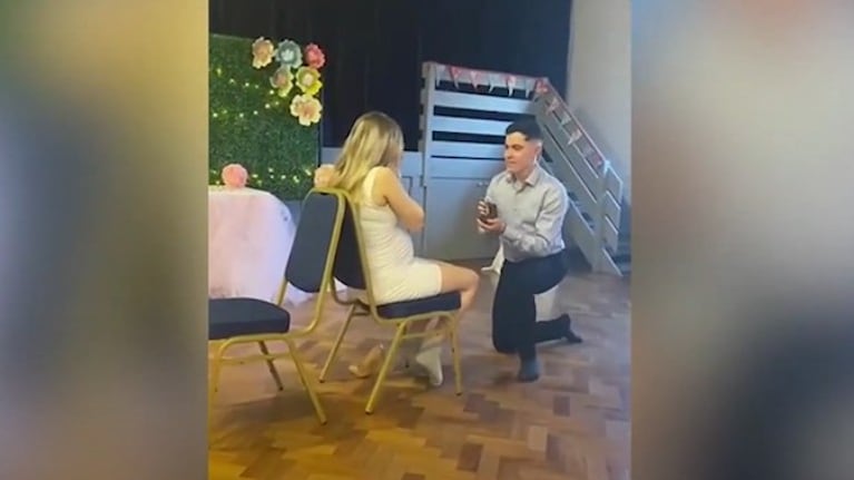 Su marido le sorprendió con un anillo de compromiso durante la fiesta de llegada de su futuro bebé