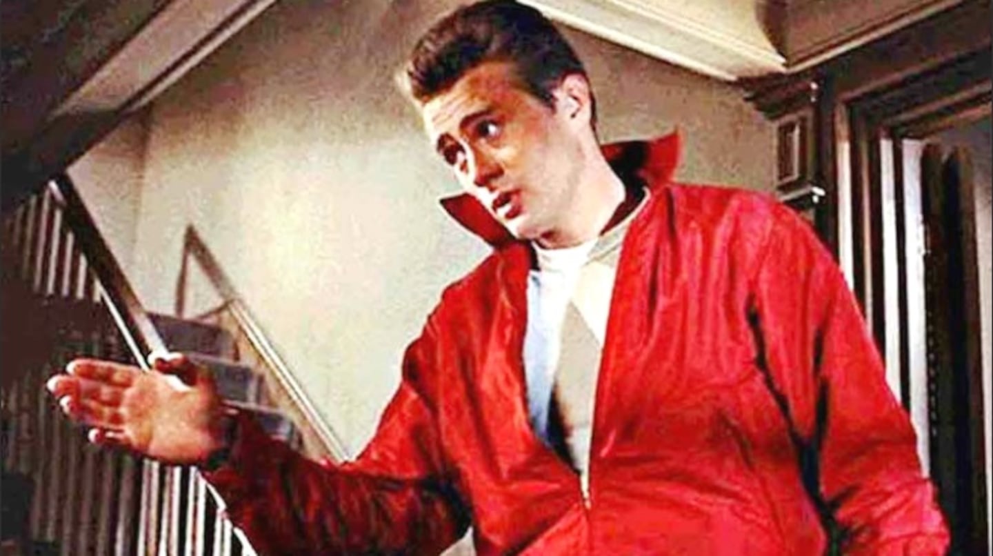 Subastan la campera roja que James Dean usó en "Rebelde sin causa" (Foto: Web)