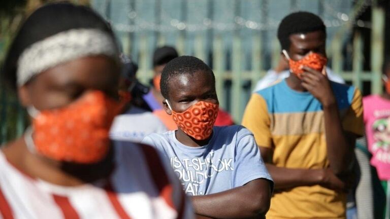 Sudáfrica reducirá aún más las restricciones seis meses después de declarar el estado de emergencia (Foto: Web)