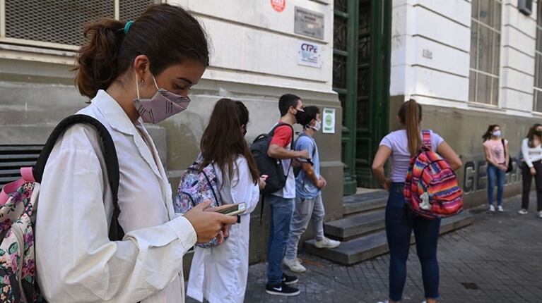 Sugieren aplicar un "protocolo emocional" para los niños ante el regreso a clases. Foto: Telam.