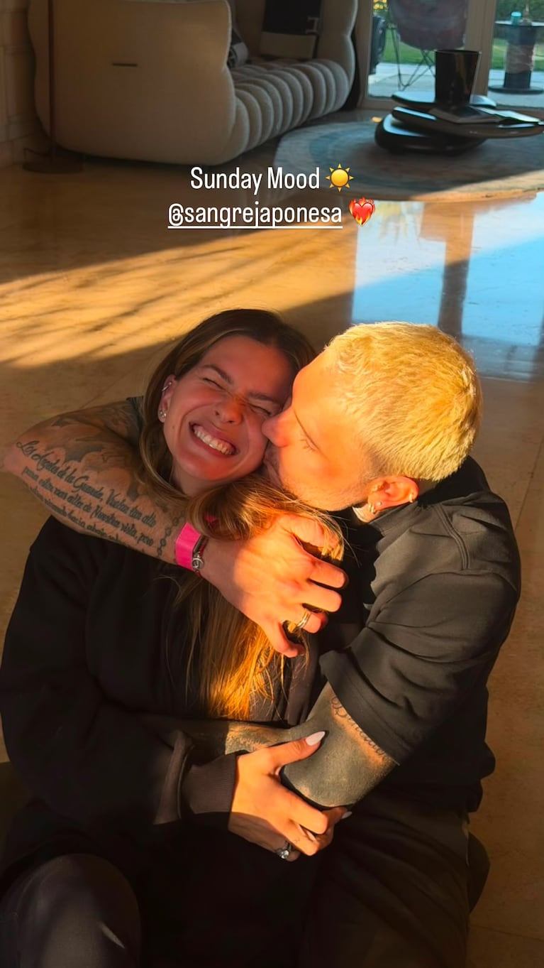 Sunday Mood: así fue el tierno abrazo entre Mauro Icardi y la China Suárez que compartió el futbolista en sus historias. Fuente: Instagram mauroicardi