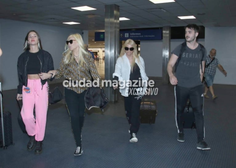 Susana Giménez junto a su hija Mercedes Sarrabayrouse y sus nietos Lucía y Manuel Celasco. 