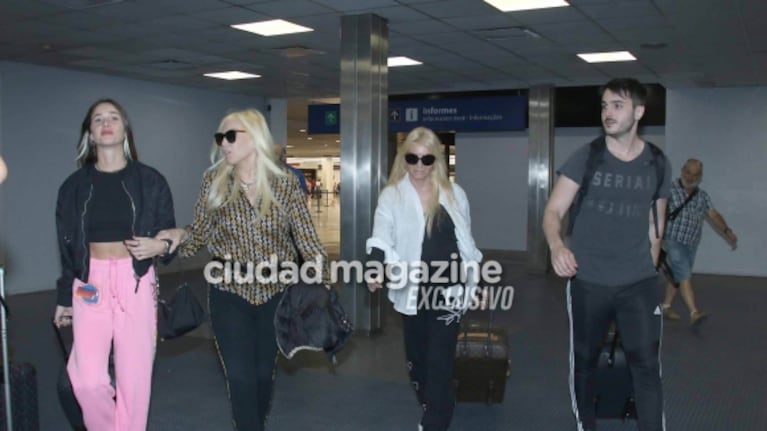 Susana Giménez junto a su hija Mercedes Sarrabayrouse y sus nietos Lucía y Manuel Celasco.
