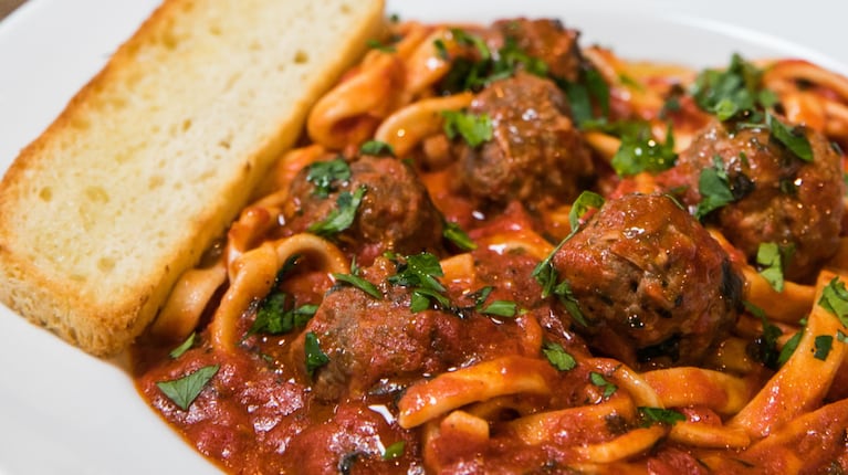 Tagliatelle e polpettone por Natalia Czerwonogora: la receta para un plato único 