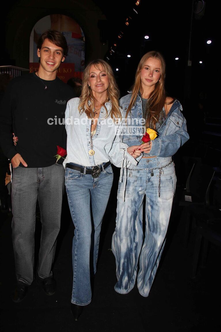 Taína y Benicio Gravier con Cynthia Kern en el BAFWEEK (Foto: Movilpress).