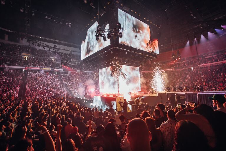 Tainy presentó un innovador espectáculo 360° Data Loading en el legendario Coliseo de Puerto Rico