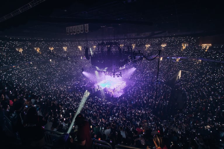 Tainy presentó un innovador espectáculo 360° Data Loading en el legendario Coliseo de Puerto Rico