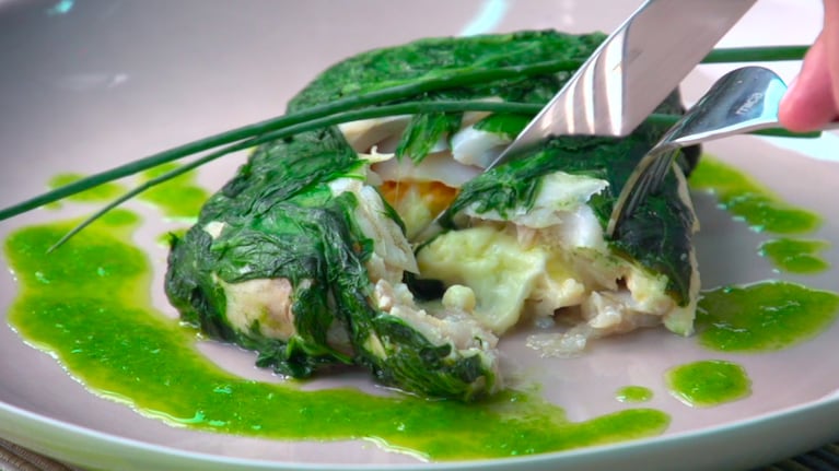 Tamal de merluza y espinaca relleno: el paso a paso de una receta profesional