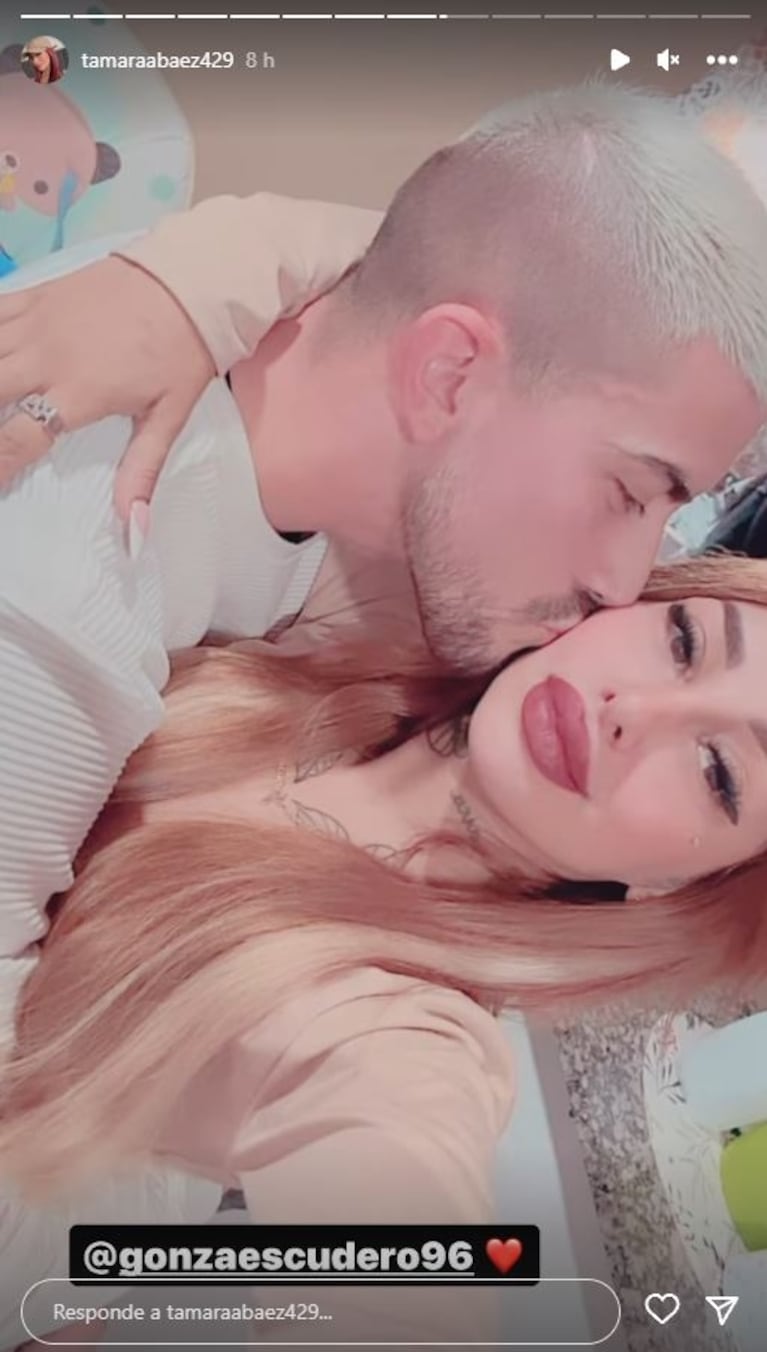 Tamara Báez blanqueó a su novio y mostró la señal del universo que la hizo creer en este amor