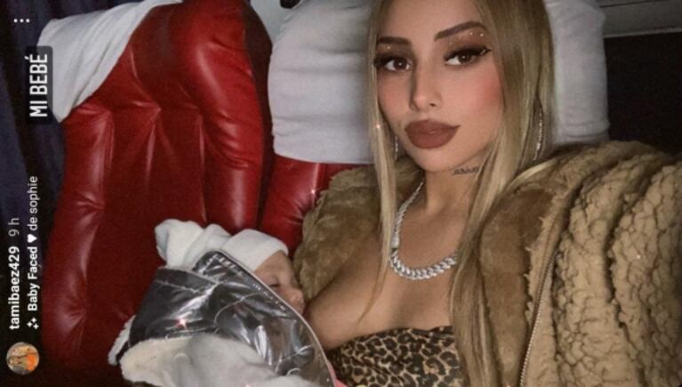 Tamara Báez eligió un look glamoroso para ir al Lollapalooza con L-Gante