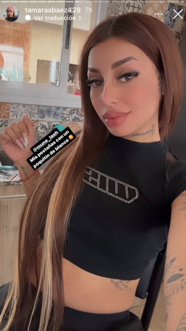 Tamara Báez impactó con sus nuevas pestañas postizas de fantasía: "Tienen un poquito de blanco"