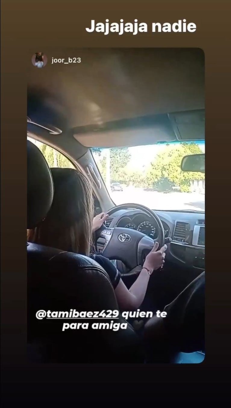 Tamara Báez se mostró muy segura al mando de su nuevo automóvil: “¿Quién te para amiga?”