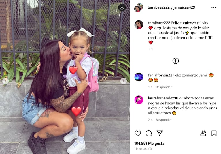 Tamara Báez y su hija con L-Gante, Jamaica en su primer día de clases (Foto: Instagram/@tamibaez222).