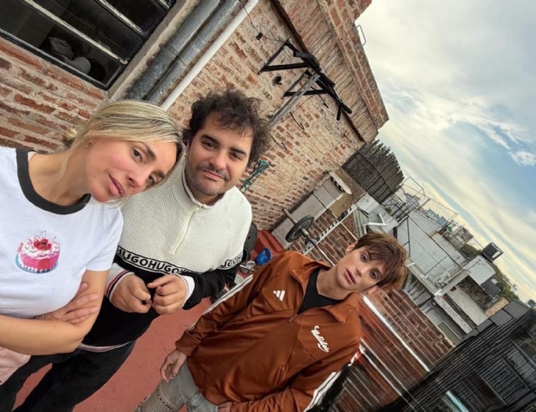 Tamara Pettinato junto a sus hermano Homero y Felipe. Crédito: Instagram