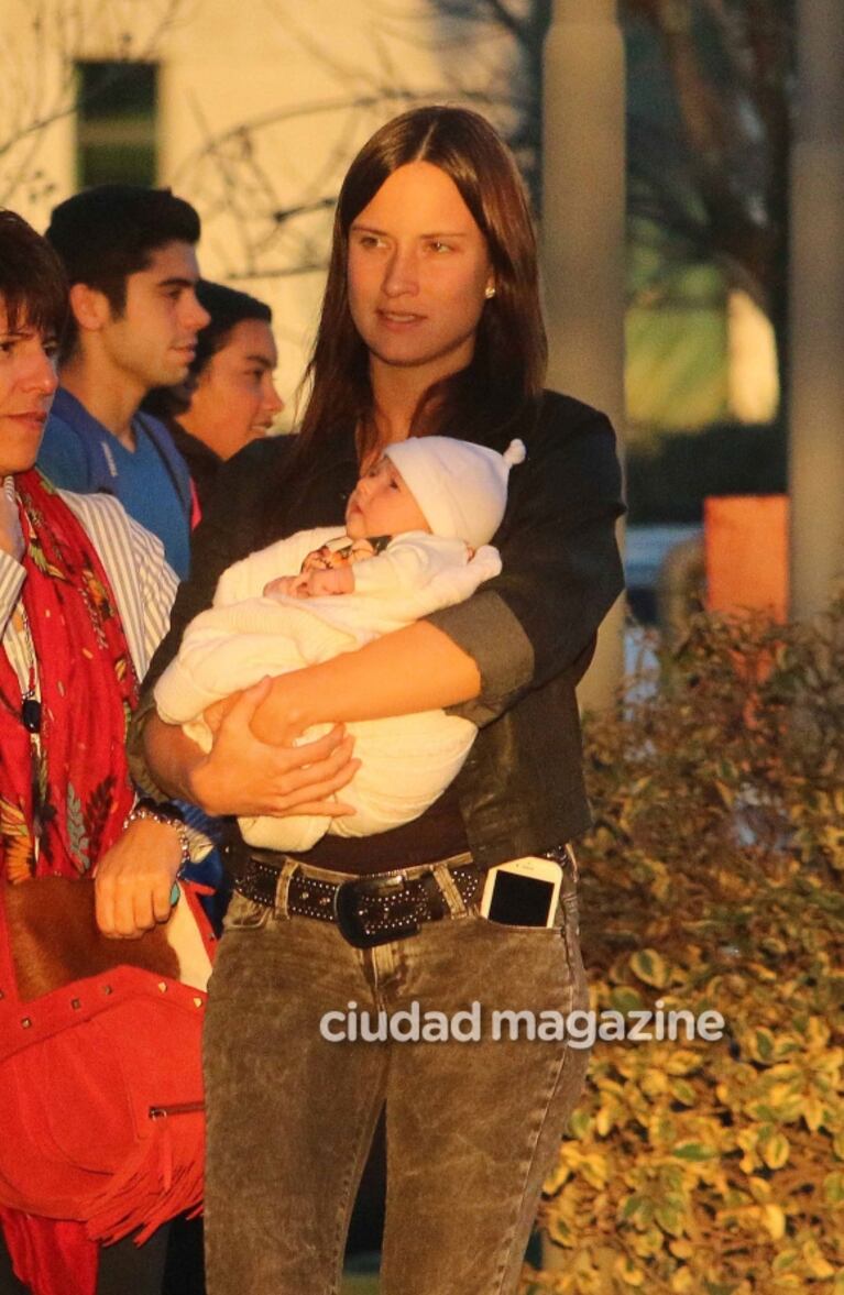 ¡Tarde en familia! Mariano Martínez, paseo de compras junto a Camila Cavallo, su beba y sus hijos