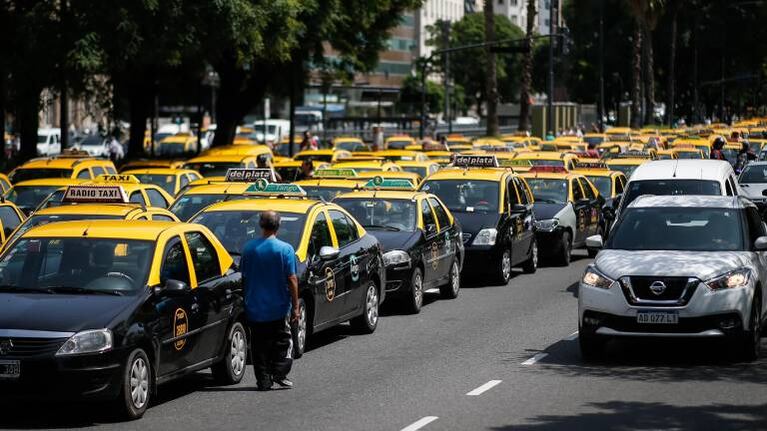 Taxistas realizarán protestas contra las aplicaciones de transporte ilegal