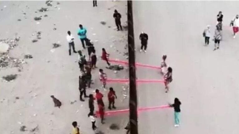 Teeter Totter Wall, el balancín colocado en el muro entre EE.UU y México gana el Premio de Diseño del Año Beazley 2020