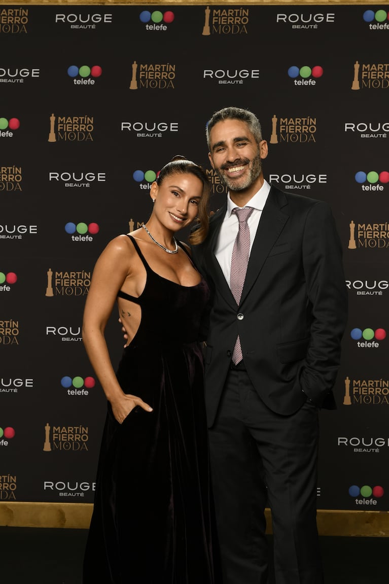 Tefi Russo (by Vero de la Canal) y Pollo Álvarez (Rochas). Foto: Telefe