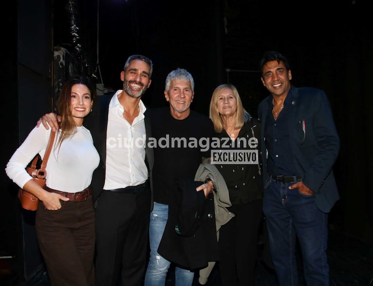 Tefi Russo, Pollo Álvarez, Jorge Messi, Celia Cuccittini y Coco Fernández (Foto: Movilpress)